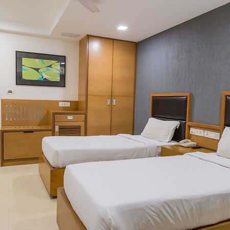 The Silver Leaf Hotel อาเมดาบัด ภายนอก รูปภาพ