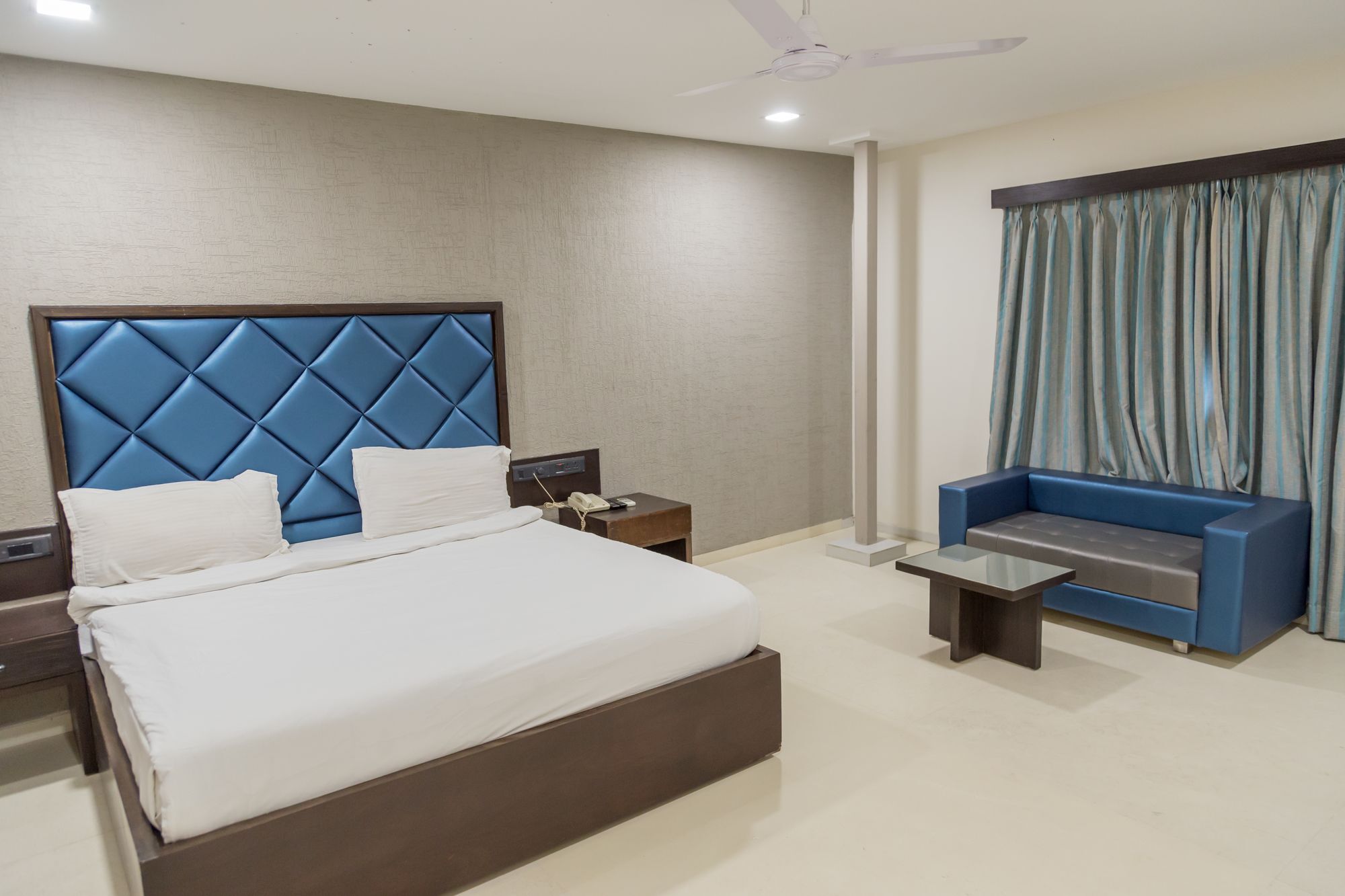 The Silver Leaf Hotel อาเมดาบัด ภายนอก รูปภาพ